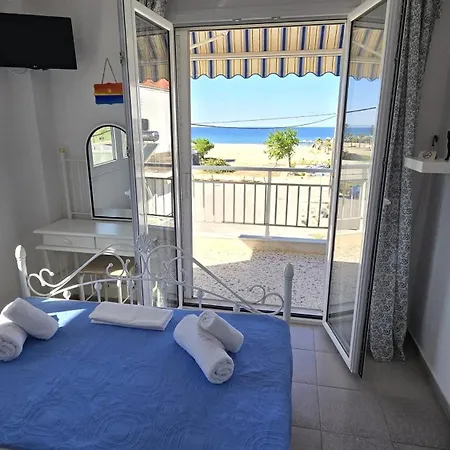 Lina'S Beachfront Apartment By Optimum Link Neoi Poroi Esterno foto