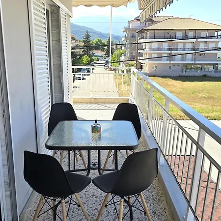 Lina'S Beachfront Apartment By Optimum Link Neoi Poroi Esterno foto