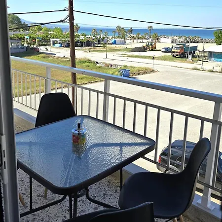 Lina'S Beachfront Apartment By Optimum Link Neoi Poroi Esterno foto