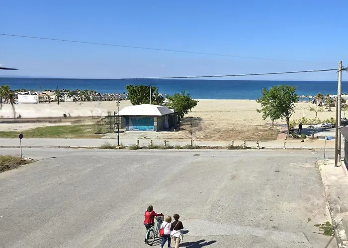 Lina\'S Beachfront Apartment By Optimum Link