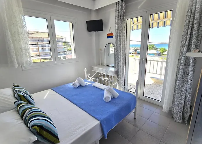 Lina\'S Beachfront Apartment By Optimum Link