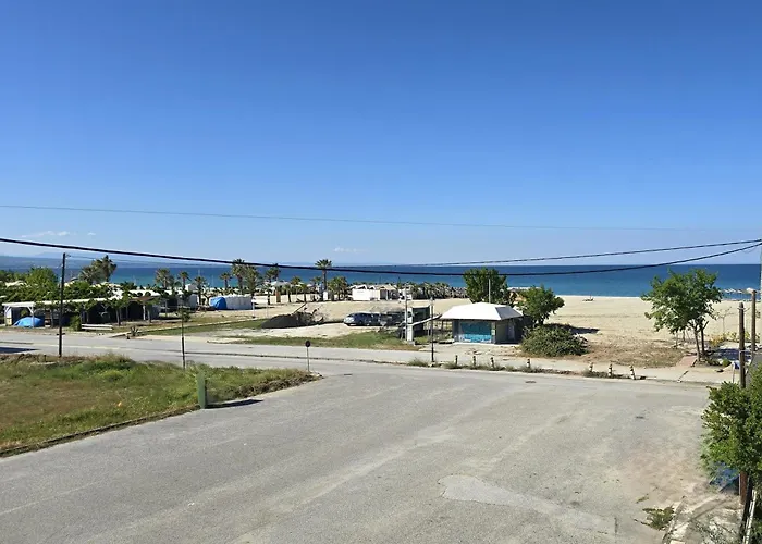 Lina\'S Beachfront Apartment By Optimum Link